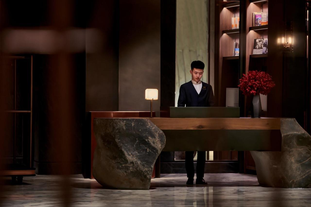 Mumian Beijing Daxing International Airport, Part Of Hyatt Hotell Eksteriør bilde Concierge at the Mandarin Oriental, Beijing