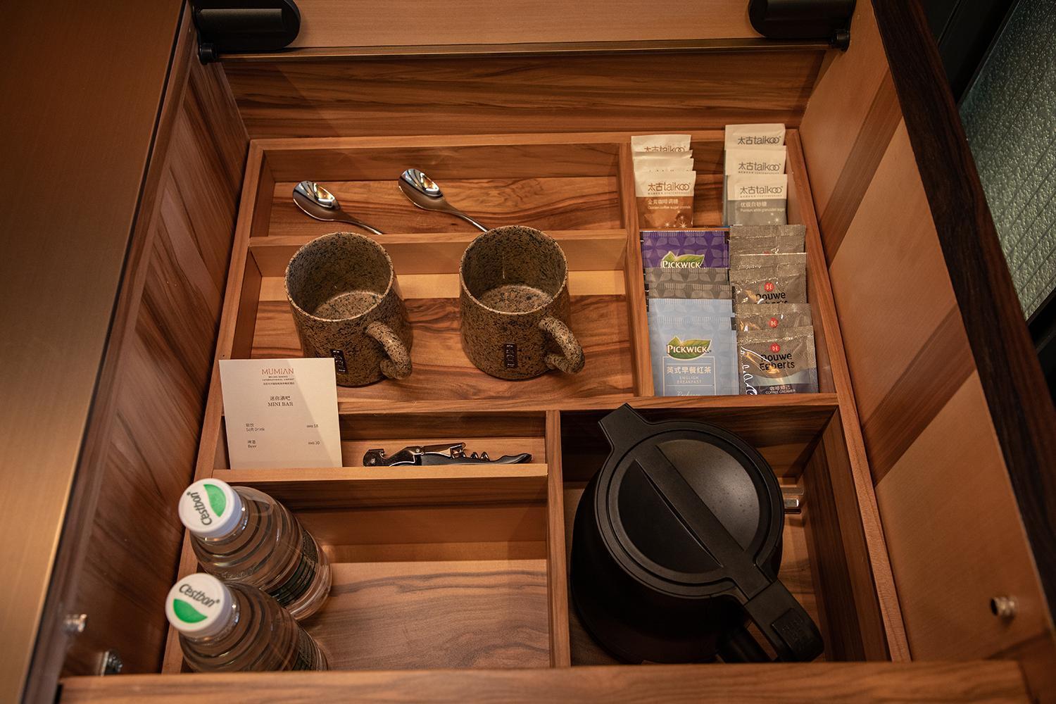 Mumian Beijing Daxing International Airport, Part Of Hyatt Hotell Eksteriør bilde A tea and coffee making facility in a hotel room